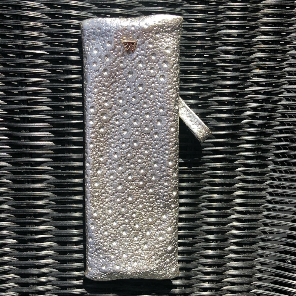 Kelly Wynne Privacy Pouch in Fine and Dandelion